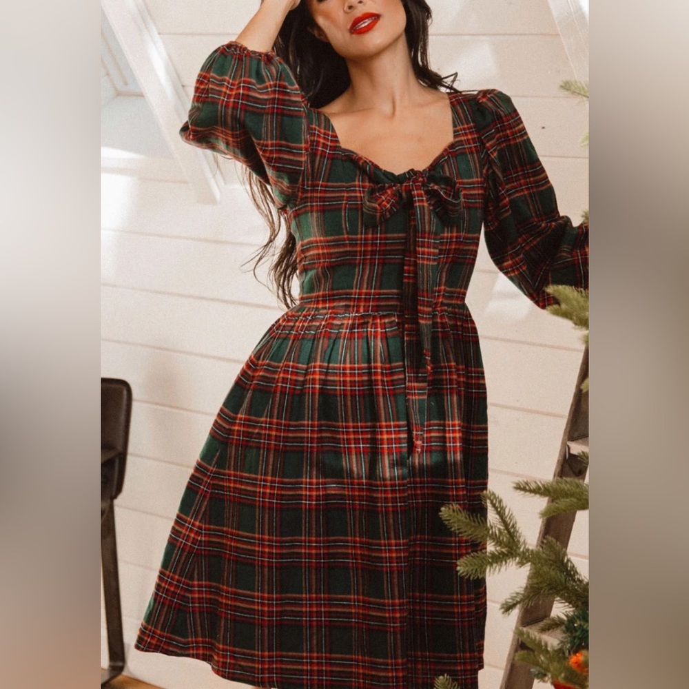 TAGS REMOVED-MARGO SHORT DRESS IN GREEN PLAID- Large